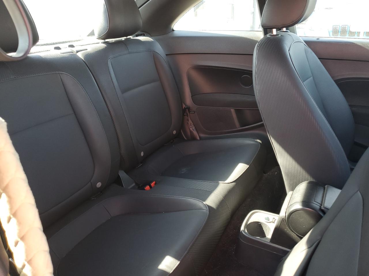 2016 Volkswagen Beetle - Image 10