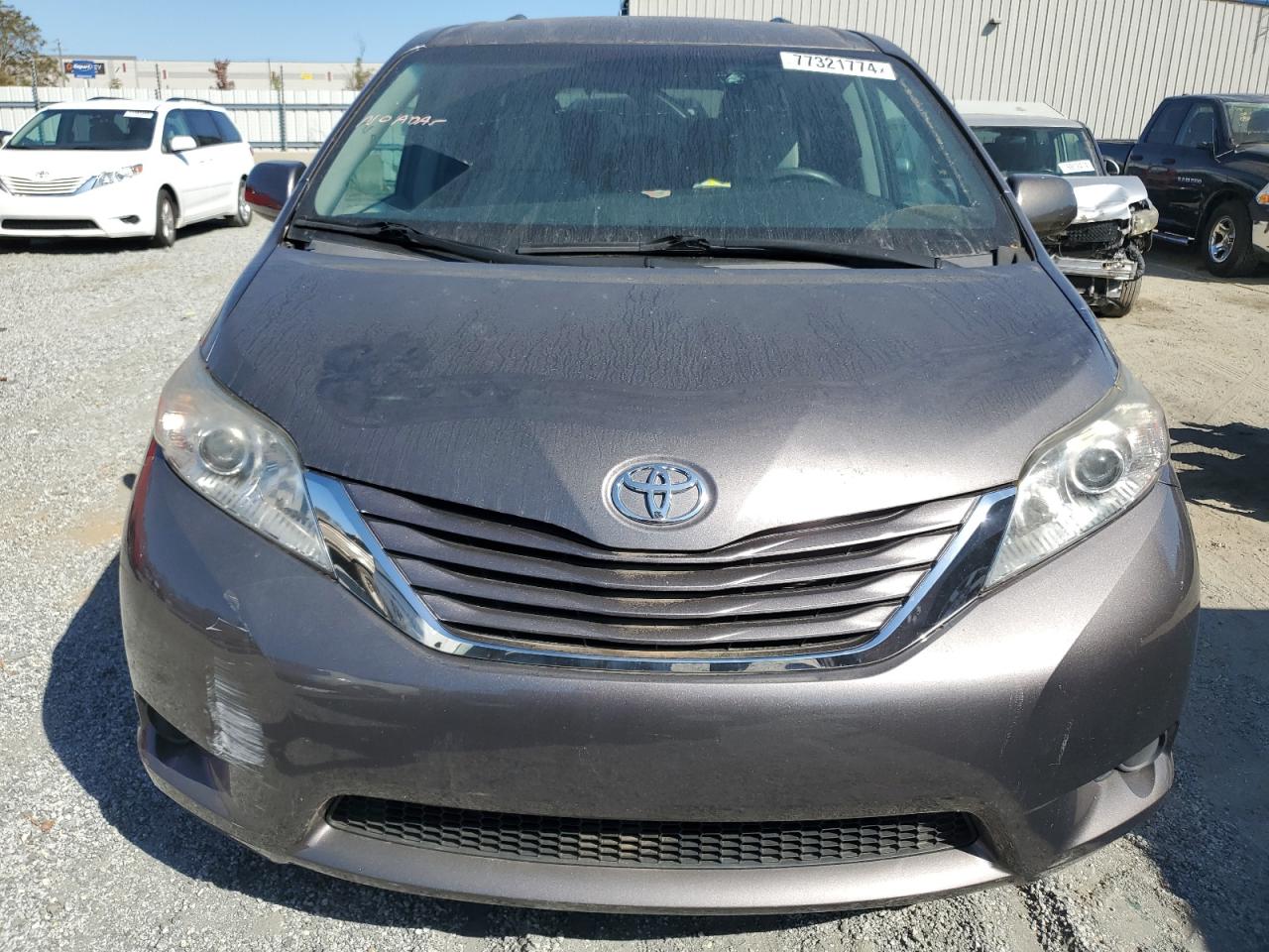 2017 Toyota Sienna - Image 5