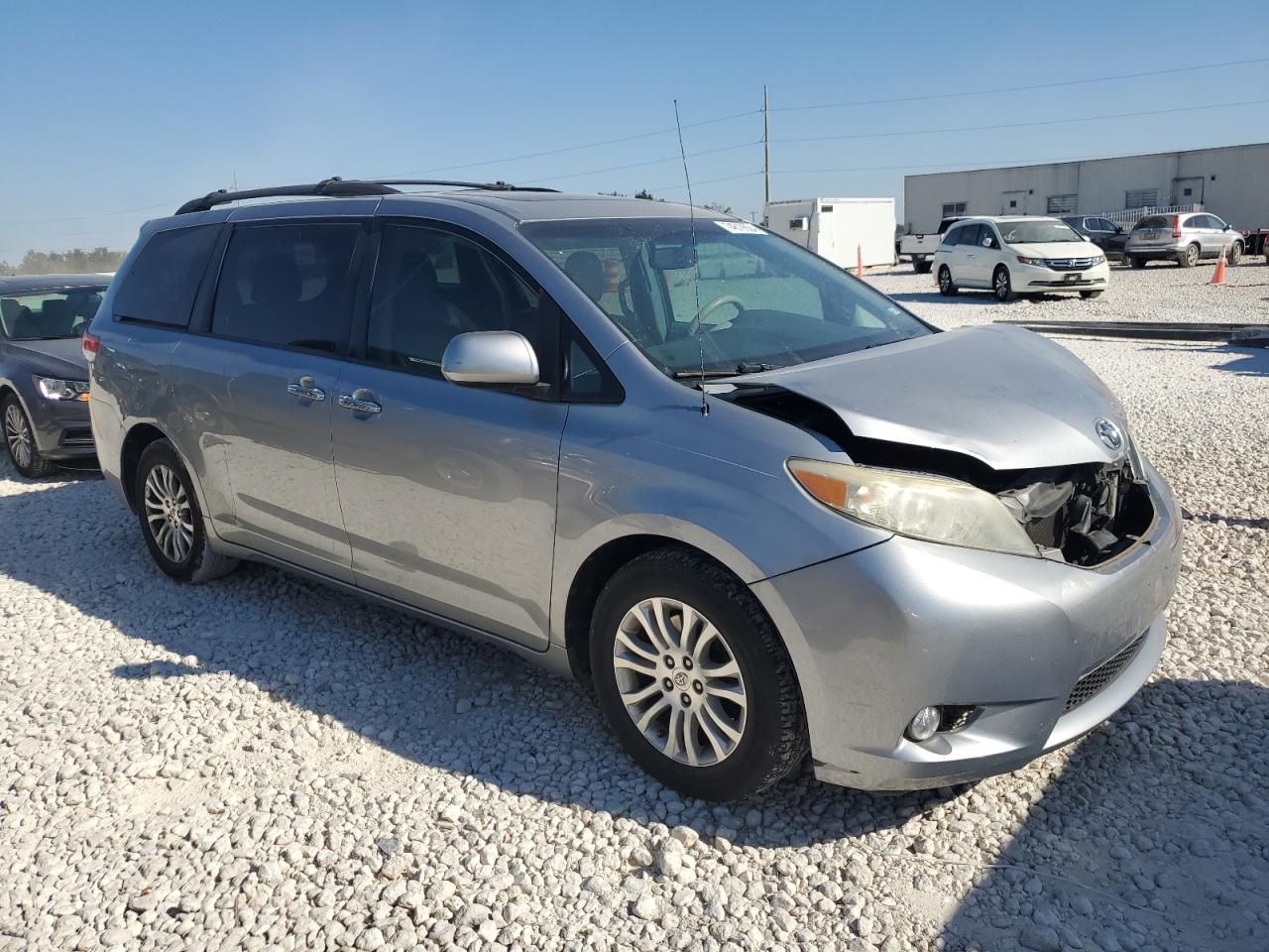 5TDYK3DC7DS331972 2013 Toyota Sienna Xle