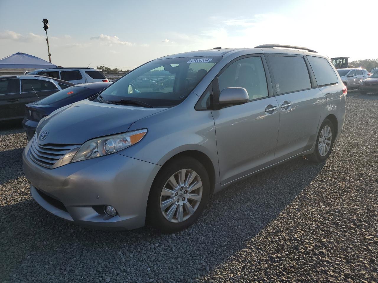 5TDDK3DC3BS026061 2011 Toyota Sienna Xle