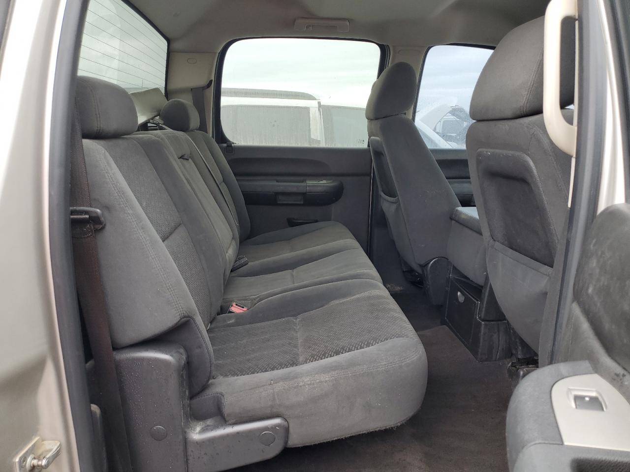 2008 Chevrolet Silverado - Image 10