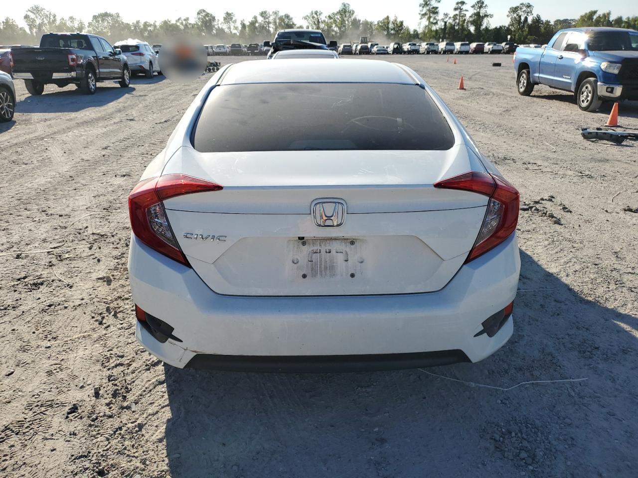 2HGFC2F53JH538688 2018 Honda Civic Lx