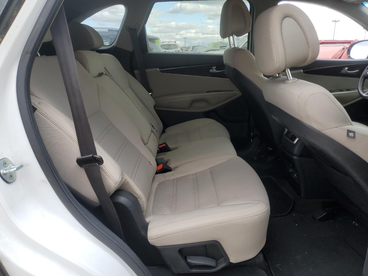 2017 Kia Sorento - Image 11