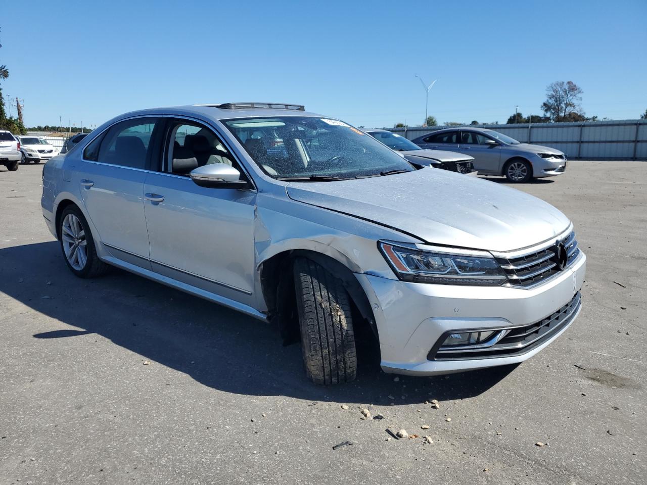 2017 Volkswagen Passat - Image 4