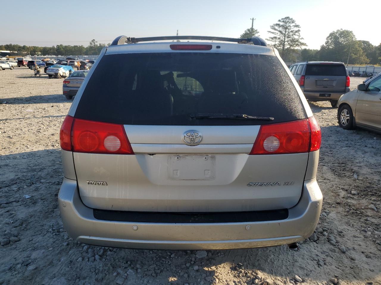 2010 Toyota Sienna - Image 6