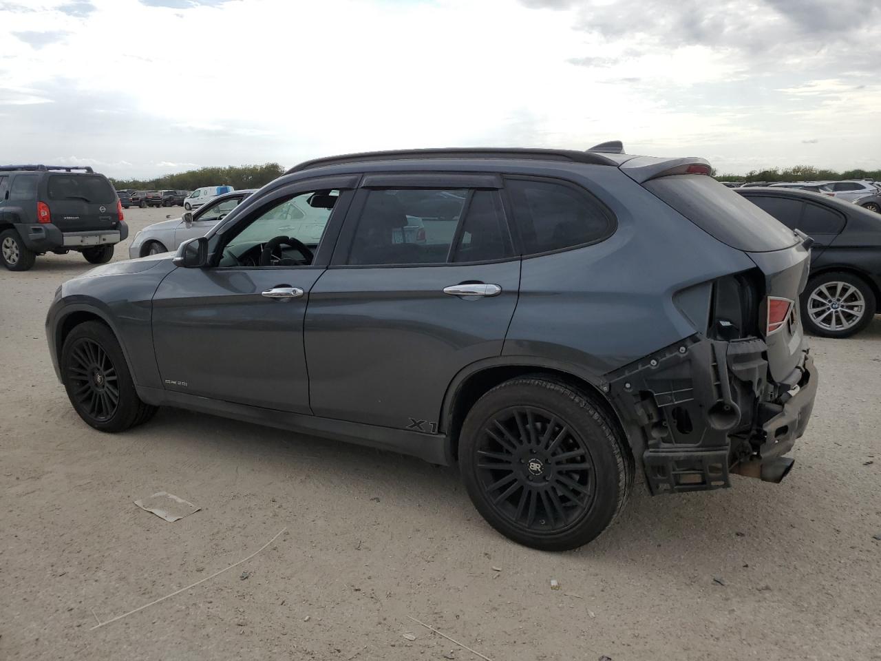 2015 BMW X1 - Image 2