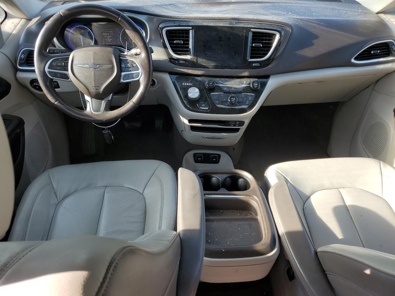 2017 Chrysler Pacifica - Image 8