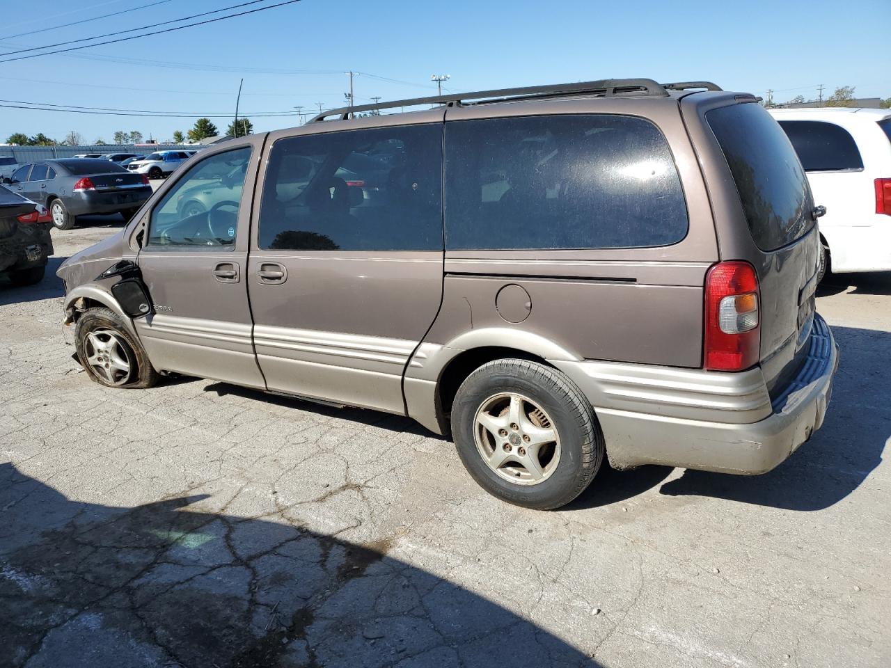 2001 Pontiac Montana - Image 2