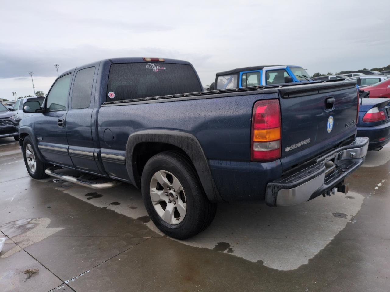 2001 Chevrolet Silverado - Image 2