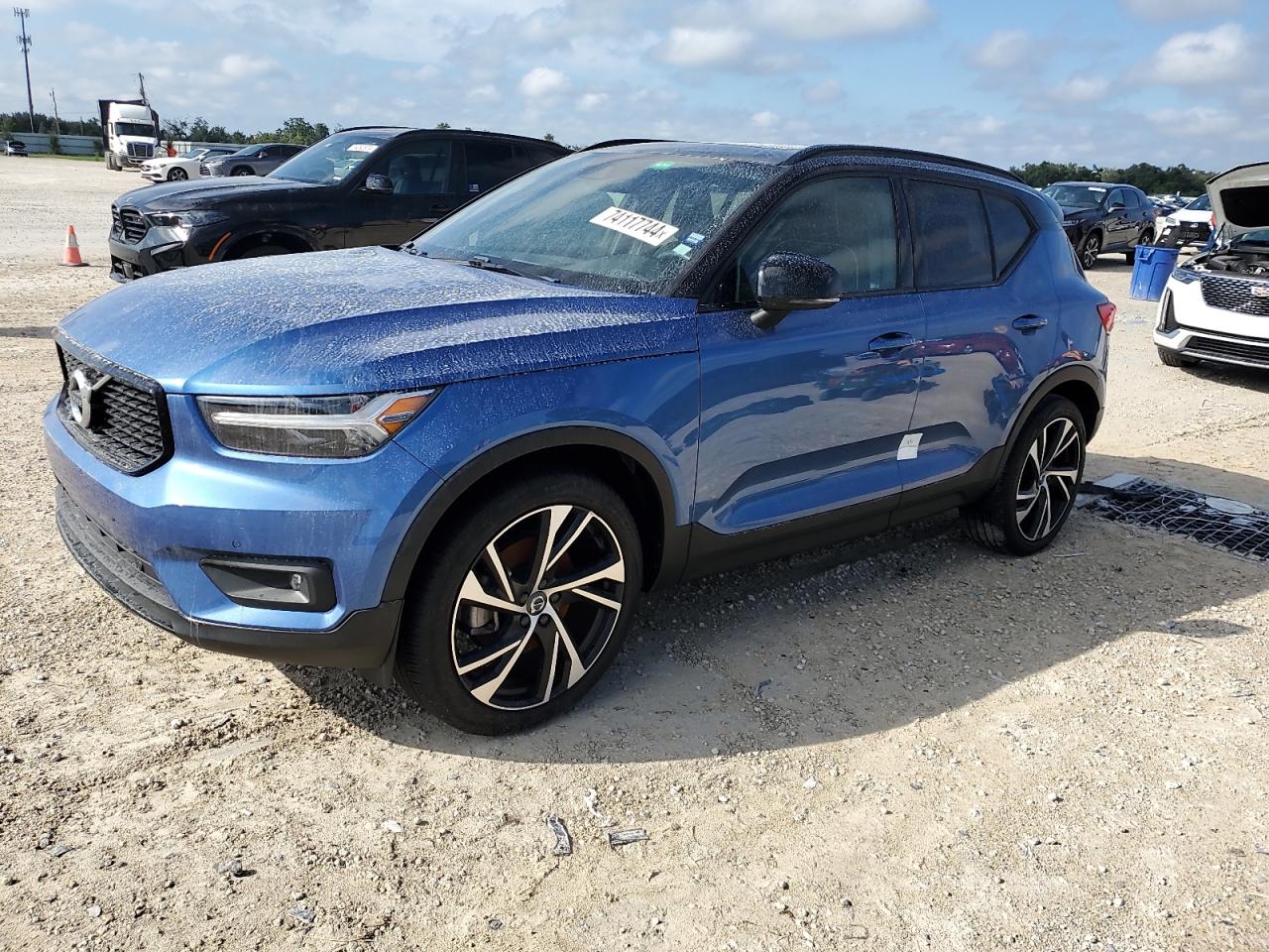 YV4162UM1M2432275 2021 VOLVO XC40 - Image 1