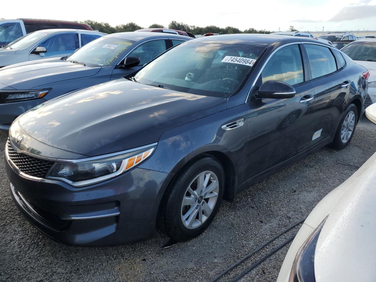 VIN 5XXGT4L39HG169995 2017 KIA OPTIMA no.1