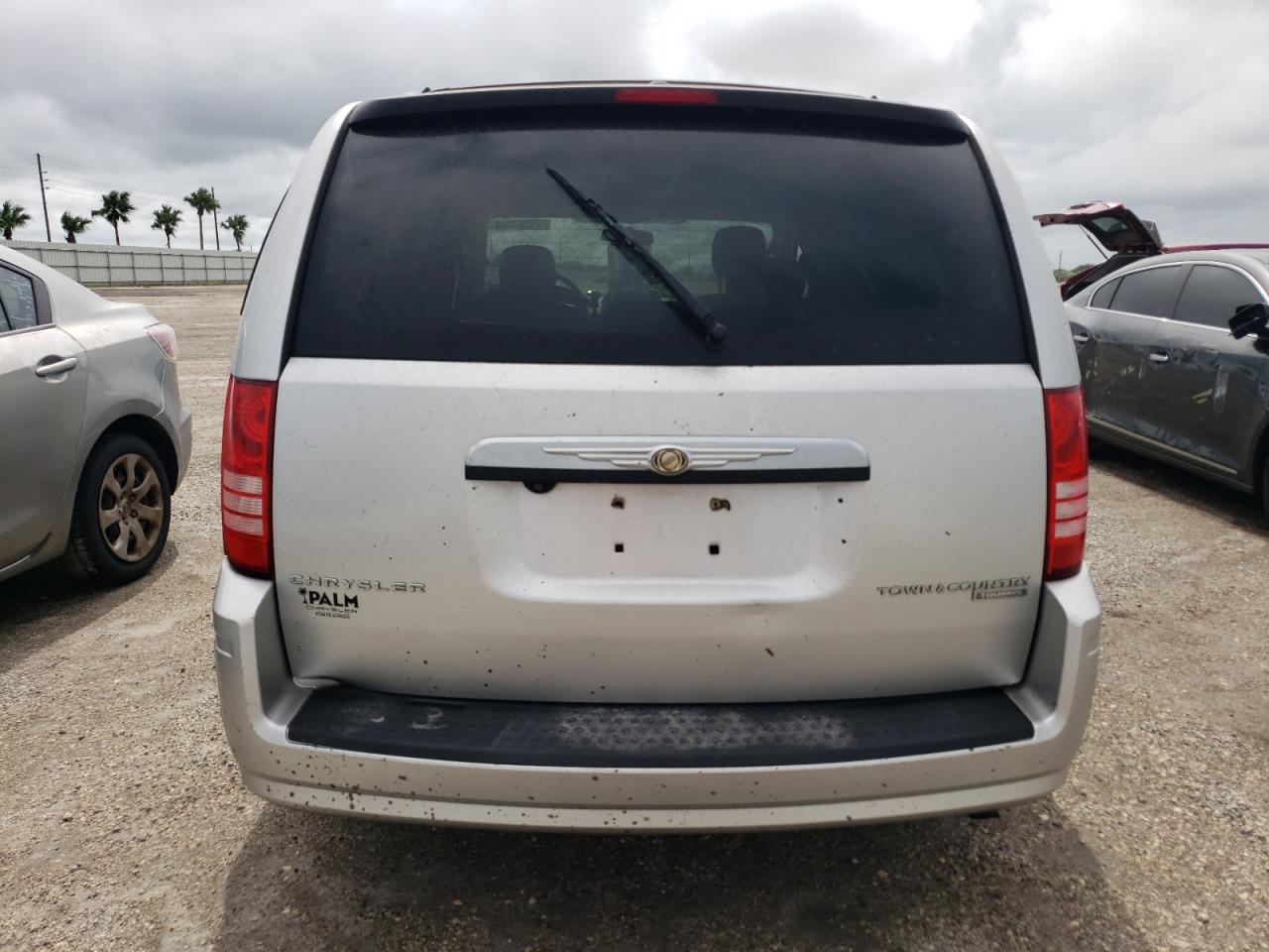 2010 Chrysler Town & Country Touring VIN: 2A4RR5D10AR217658 Lot: 75904064