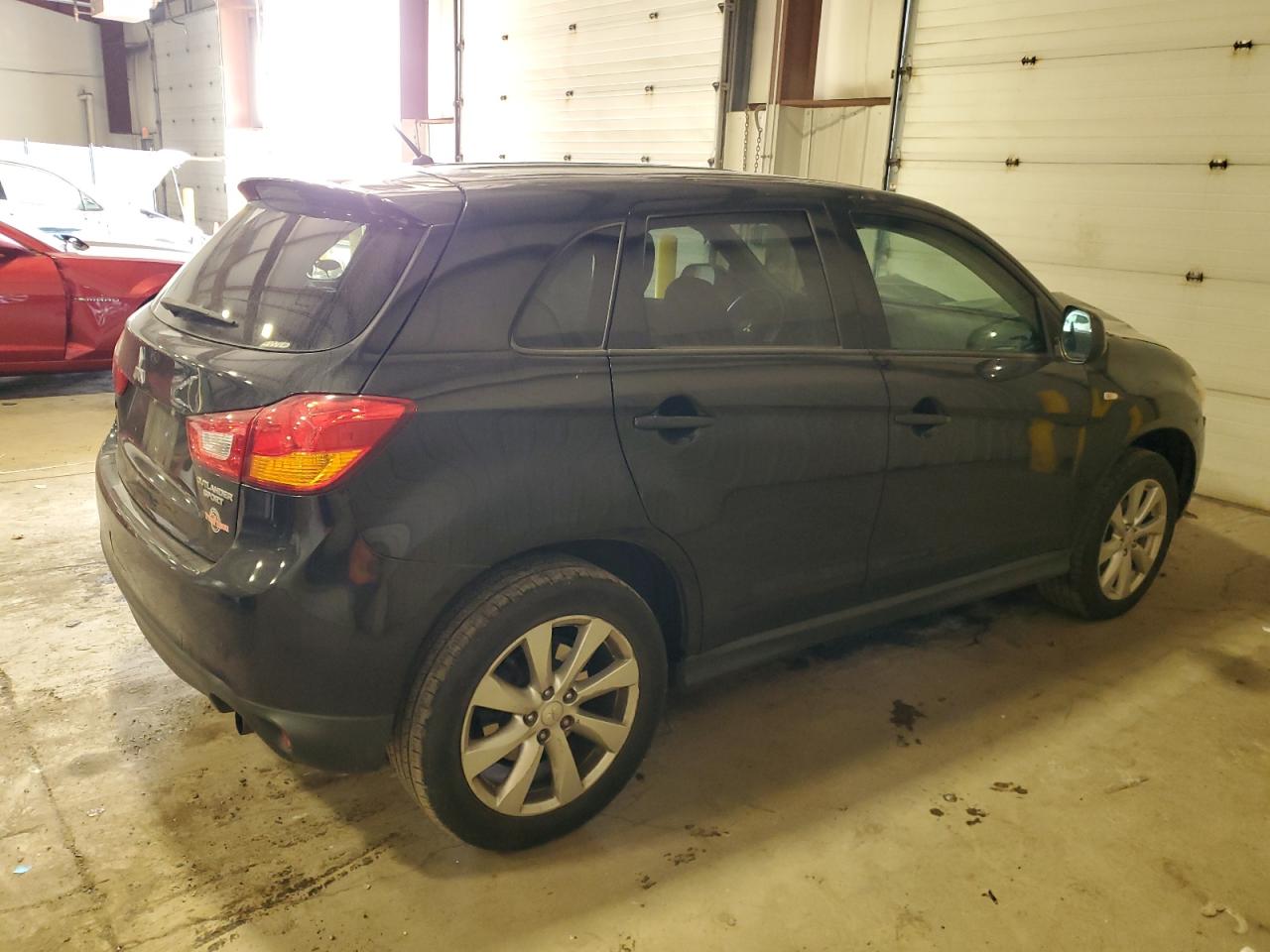 2015 Mitsubishi Outlander - Image 3