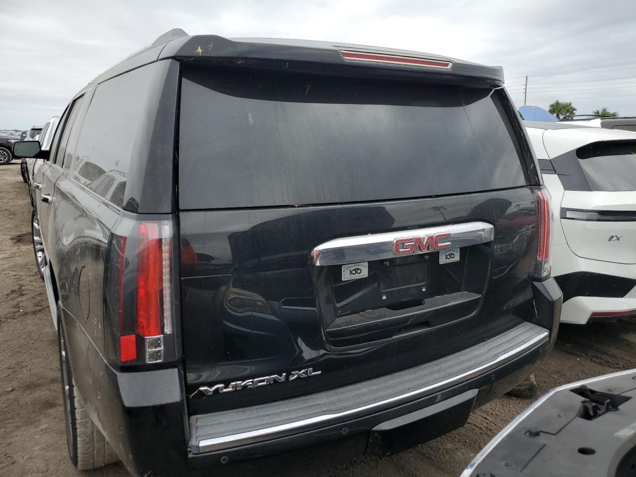 2015 GMC Yukon Xl Denali VIN: 1GKS1JKJXFR298440 Lot: 74685984