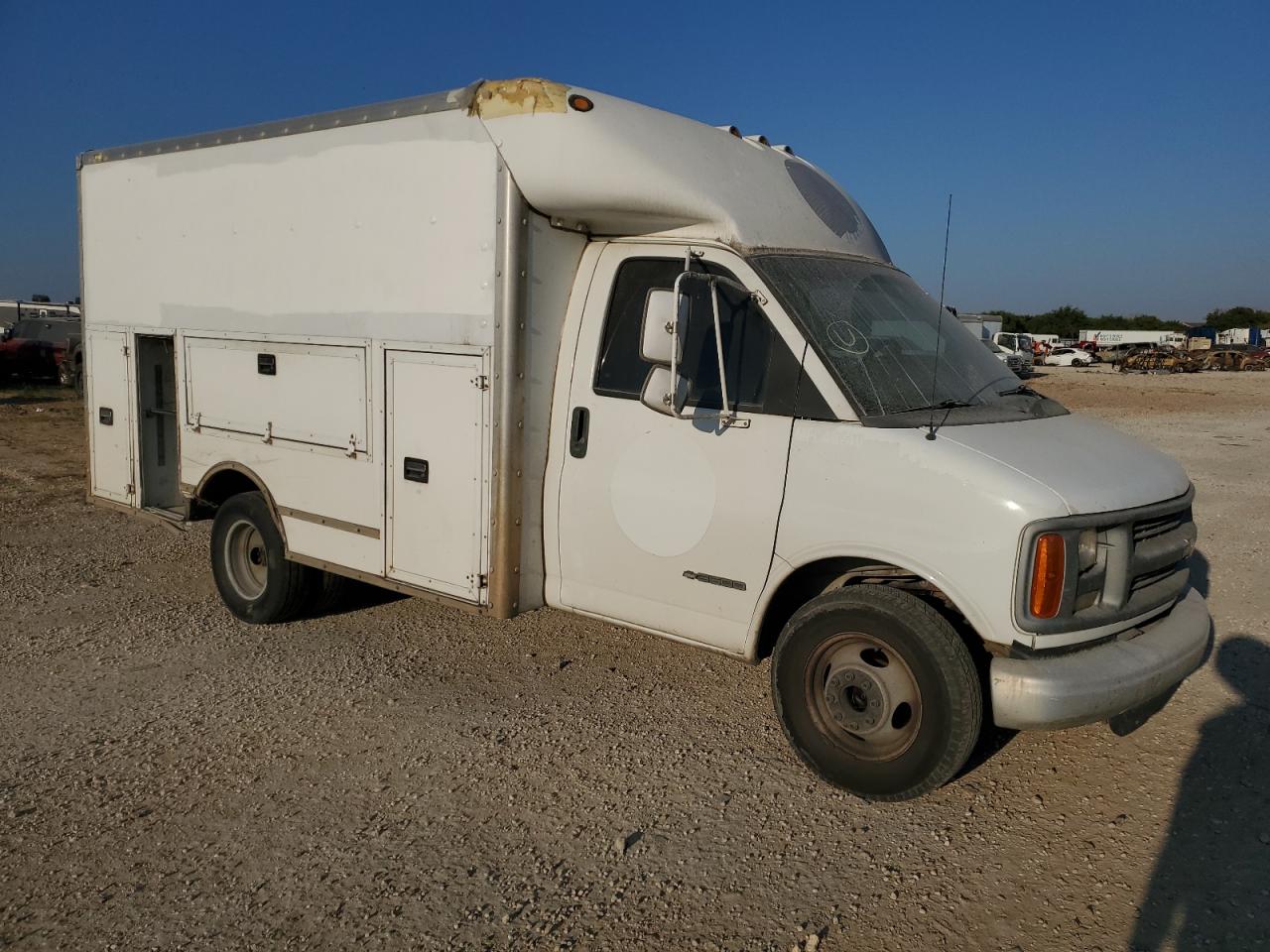 2001 Chevrolet Express Cutaway G3500 VIN: 1GBJG31R811164224 Lot: 71260594