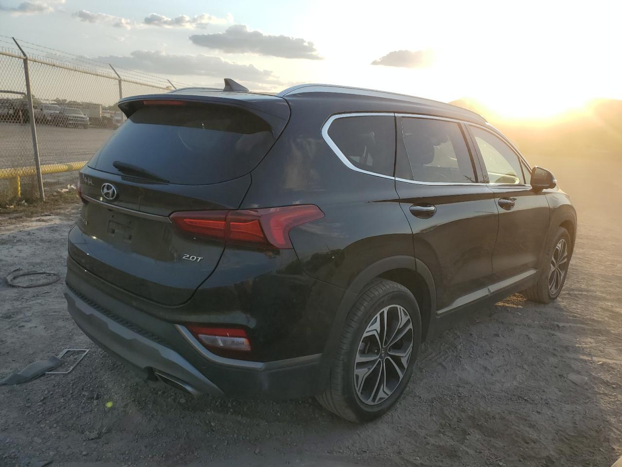 2020 Hyundai Santa Fe - Image 3
