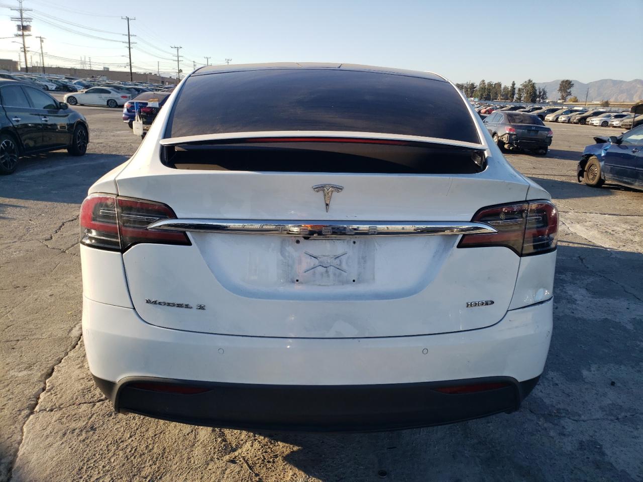 2018 Tesla Model X VIN: 5YJXCAE26JF142412 Lot: 77038424