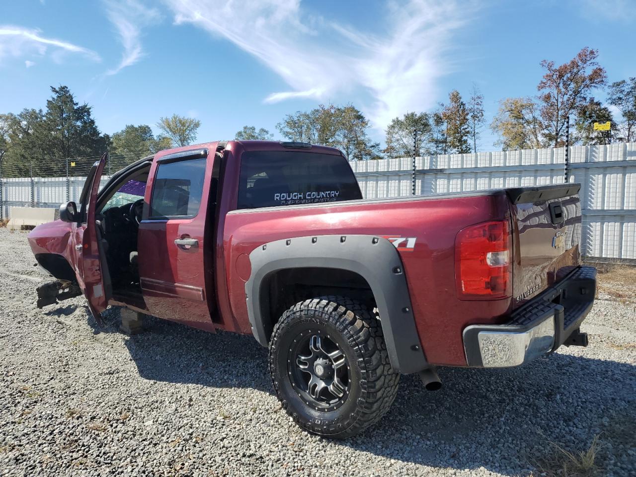 2009 Chevrolet Silverado - Image 2