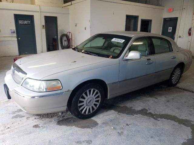 2005 Lincoln Town Car Signature