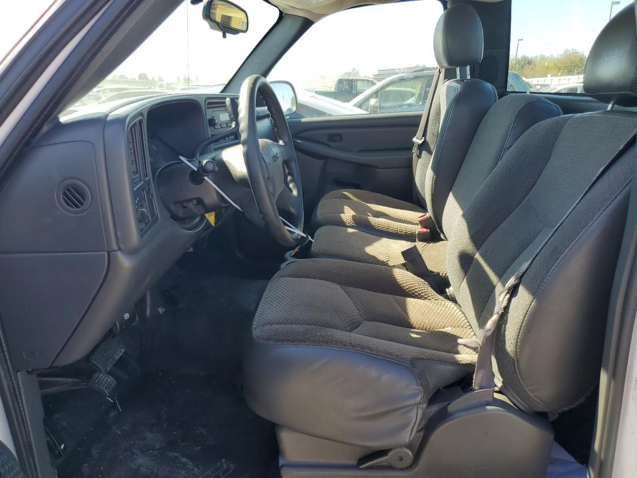 2005 GMC New Sierra C1500 VIN: 1GTEC14V15Z900403 Lot: 75773824