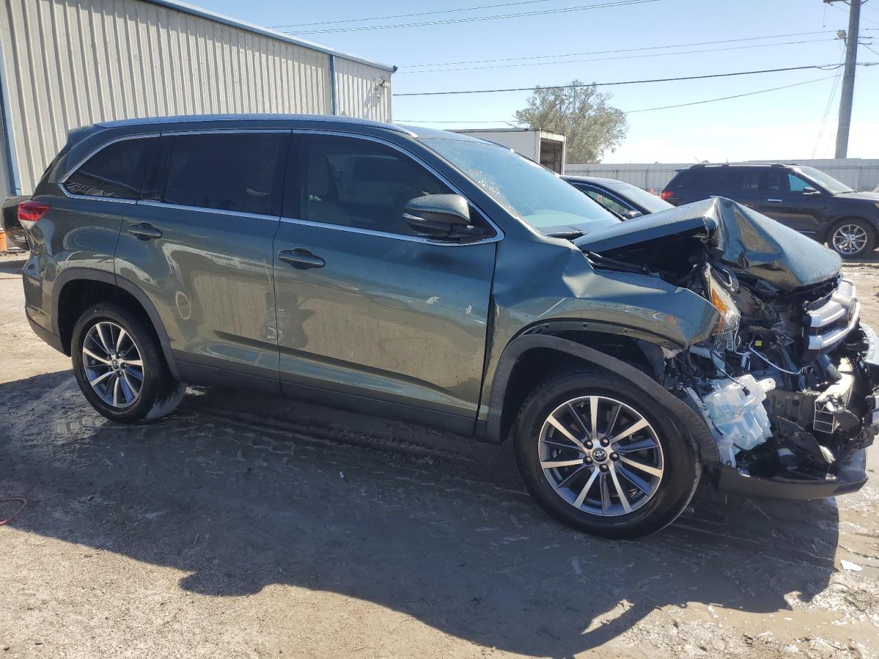 5TDKZRFH5KS327638 2019 Toyota Highlander Se