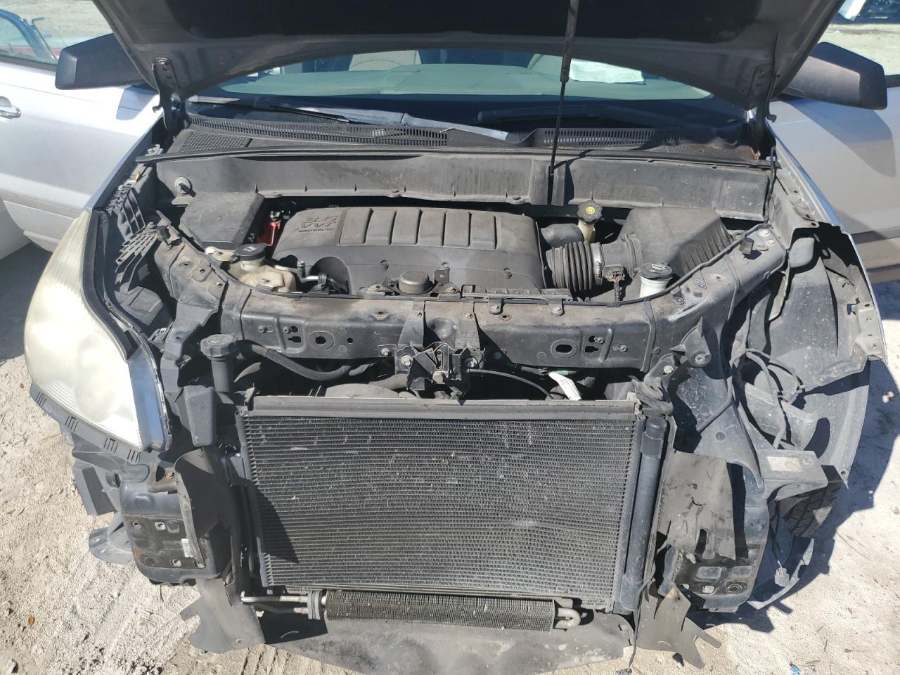 2009 Chevrolet Traverse - Image 12
