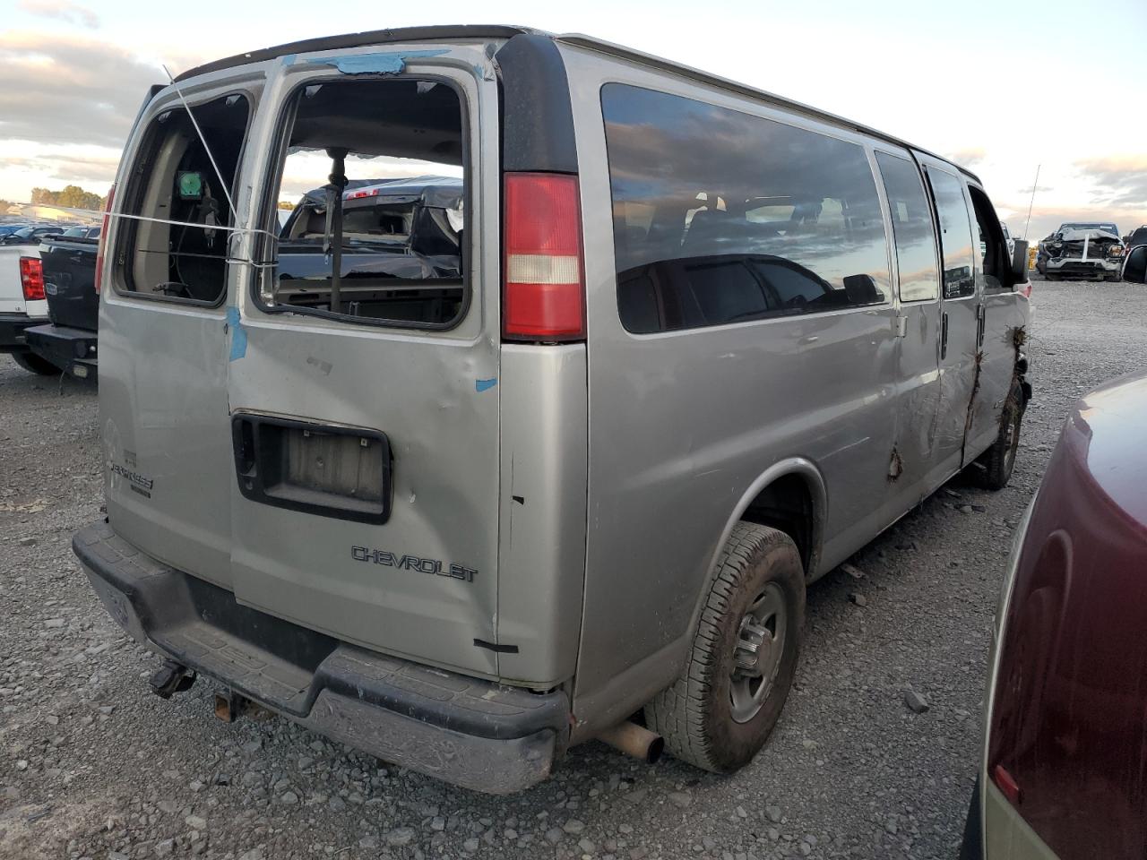 2006 Chevrolet Express - Image 3