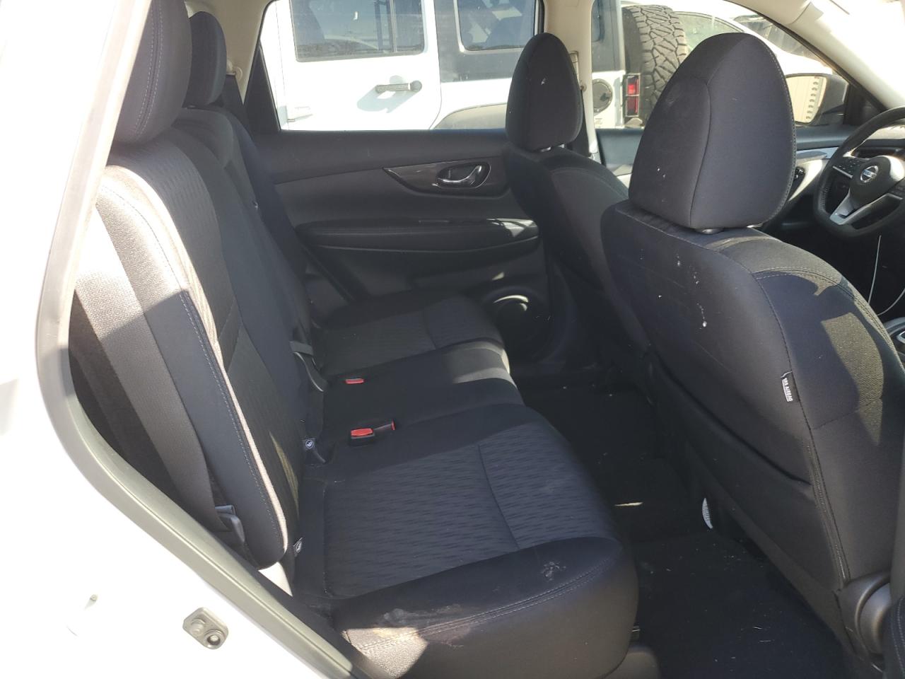 2018 Nissan Rogue - Image 10