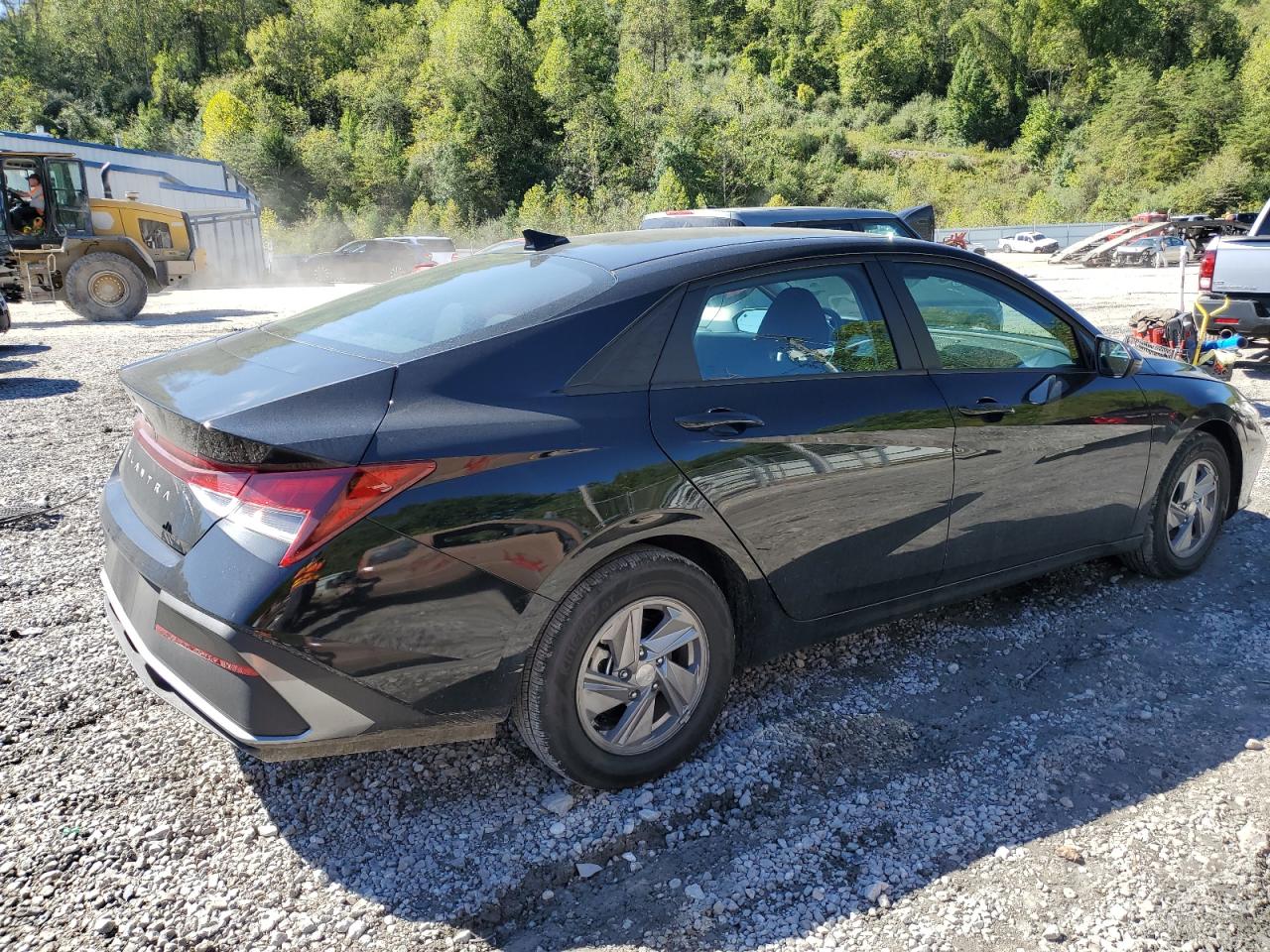 2024 Hyundai Elantra - Image 3