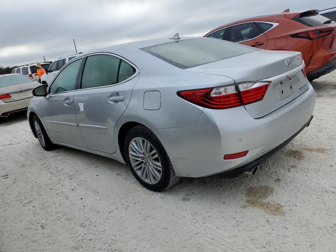 2014 Lexus ES - Image 2