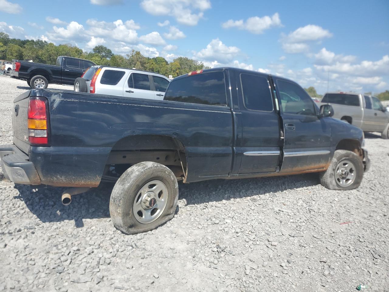 2004 GMC Sierra - Image 3
