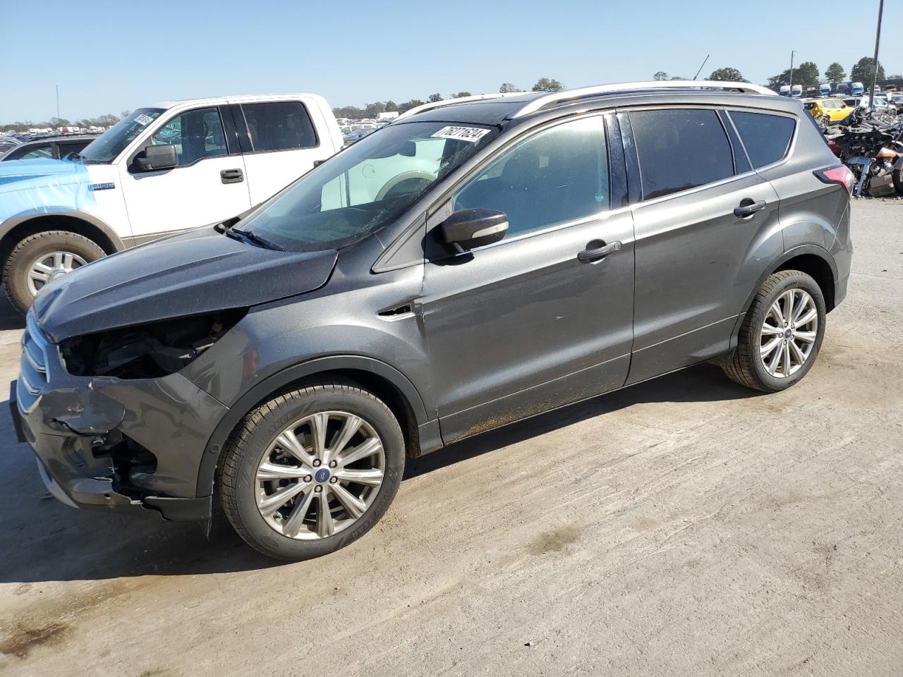 1FMCU9JD7HUC82256 2017 Ford Escape Titanium