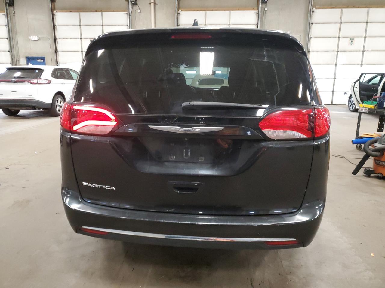 2017 Chrysler Pacifica Touring L VIN: 2C4RC1BGXHR752577 Lot: 77787634