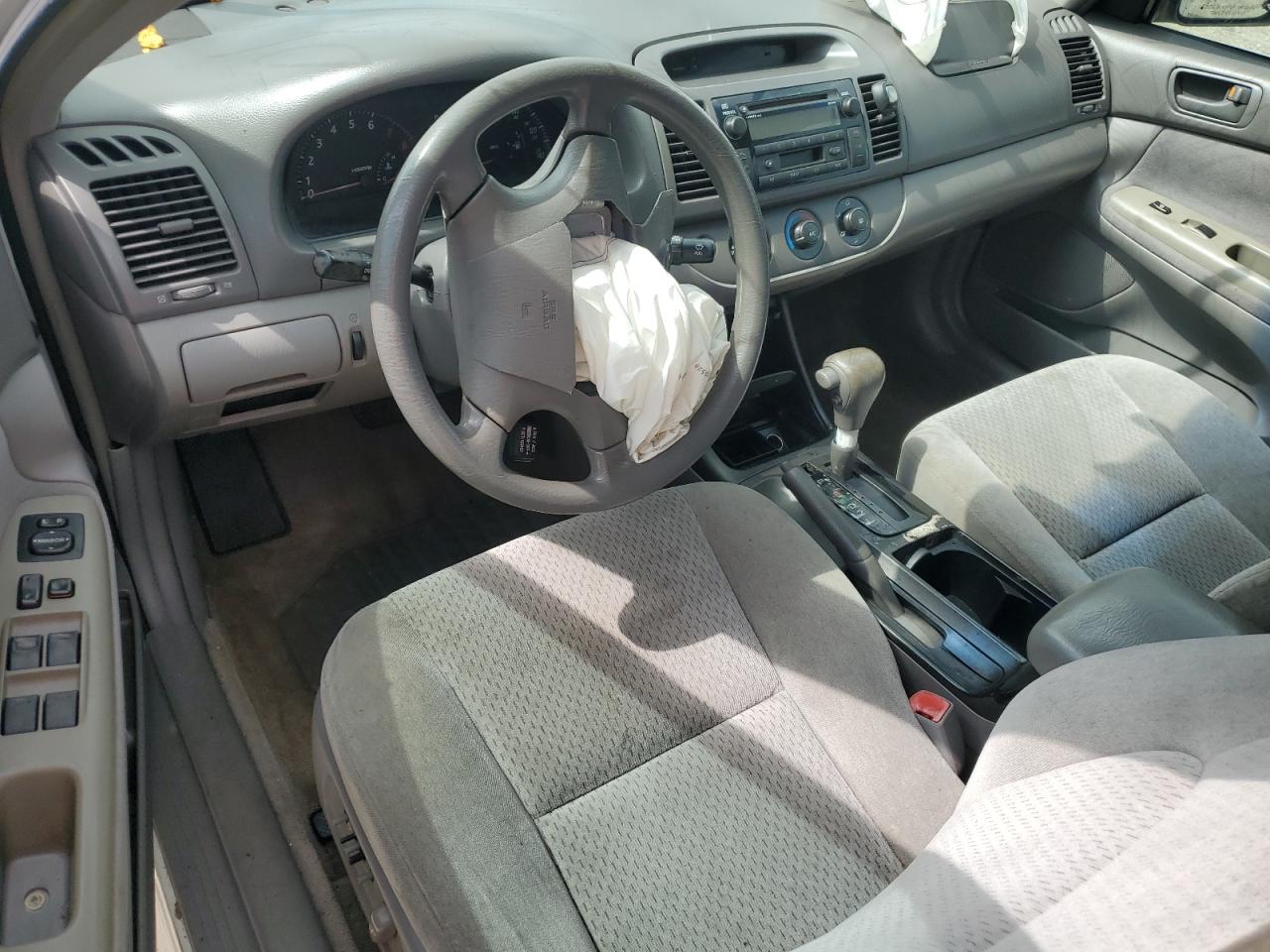 2004 Toyota Camry - Image 8