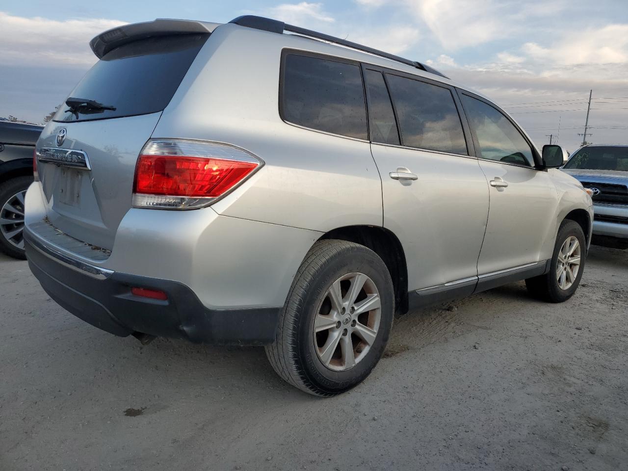 2011 Toyota Highlander - Image 3