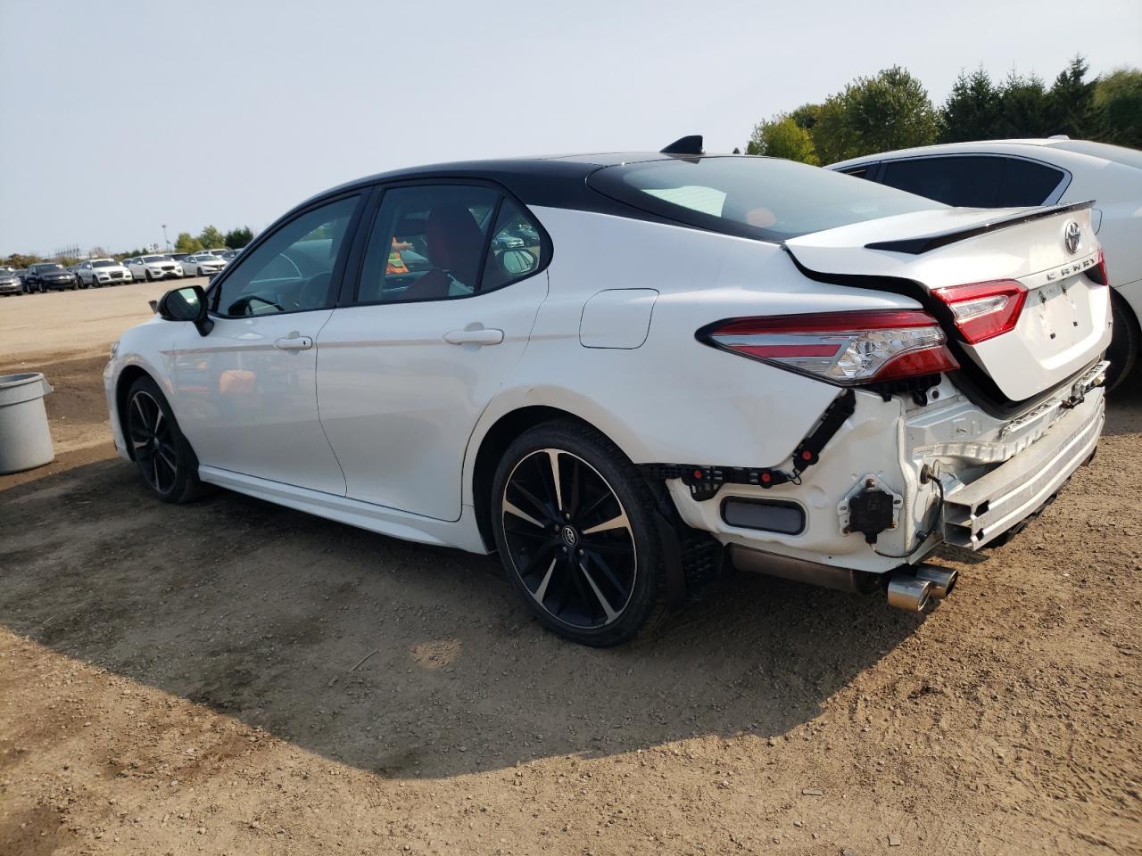 4T1B61HK5JU120708 2018 TOYOTA CAMRY - Image 2