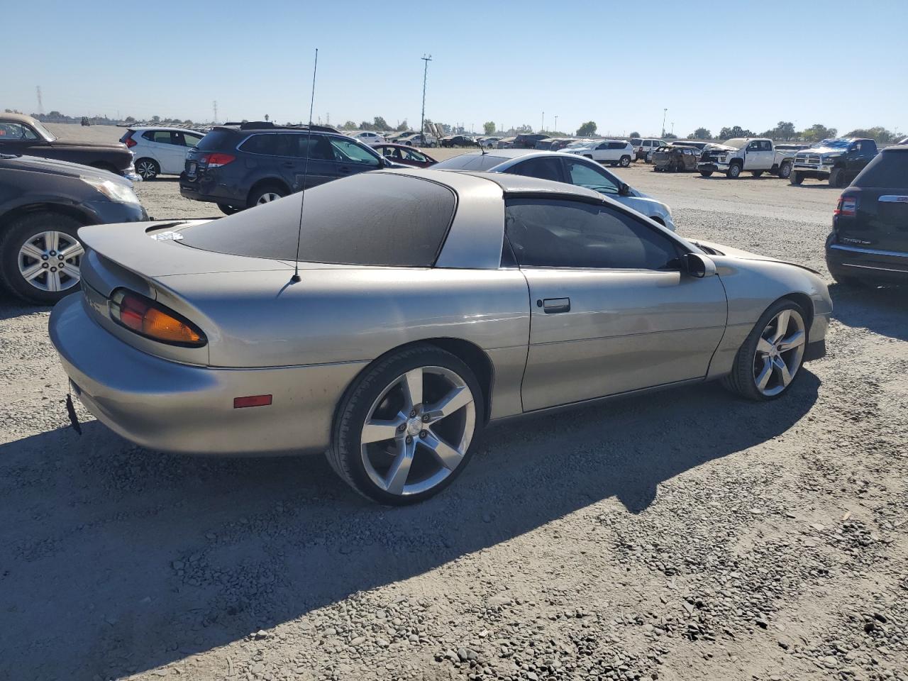 2000 Chevrolet Camaro - Image 3