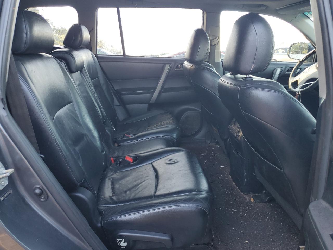 2010 Toyota Highlander - Image 11