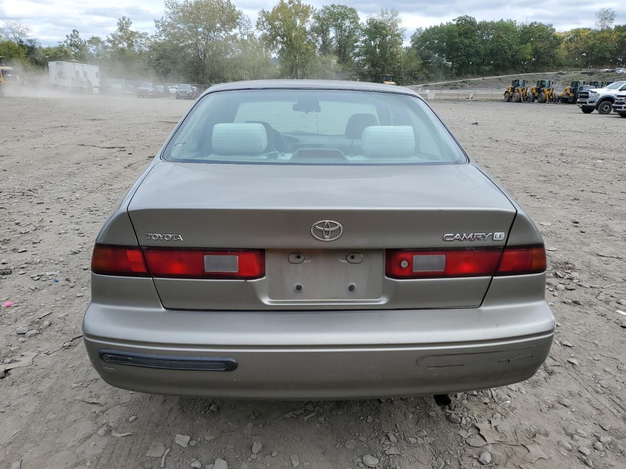 1999 Toyota Camry Ce VIN: 4T1BG28K7XU572946 Lot: 74266514