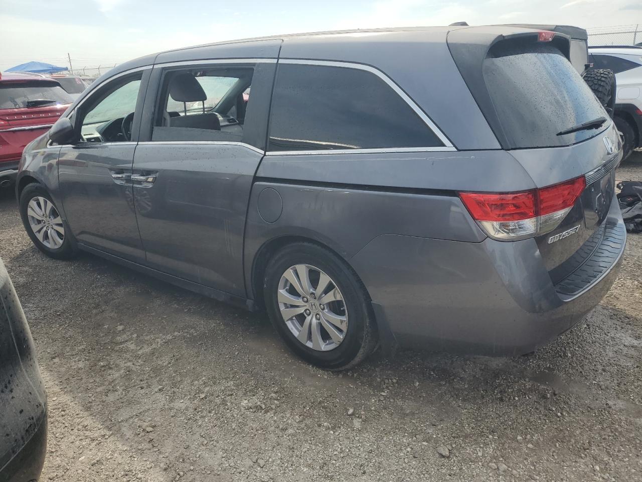 2016 Honda Odyssey - Image 2