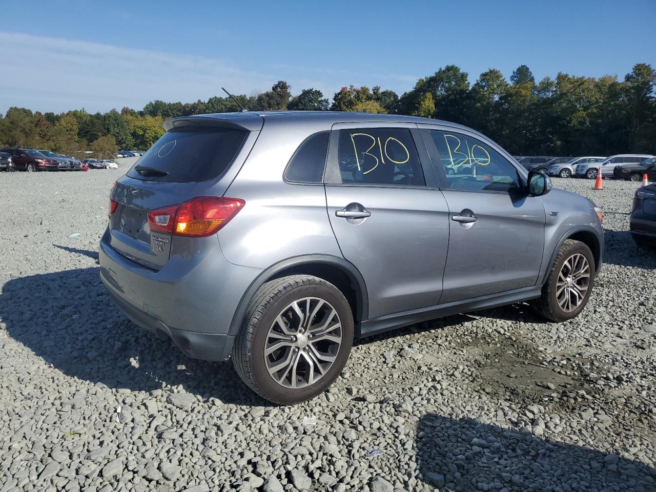 2016 Mitsubishi Outlander - Image 3