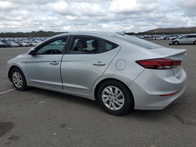 Sedans HYUNDAI ELANTRA 2017 Srebrny