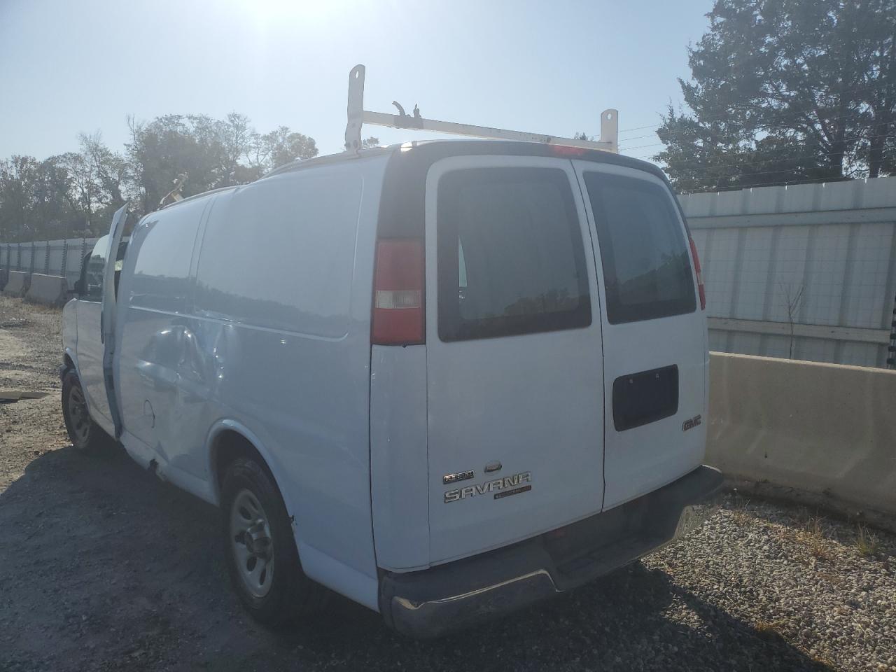2012 GMC Savana - Image 2