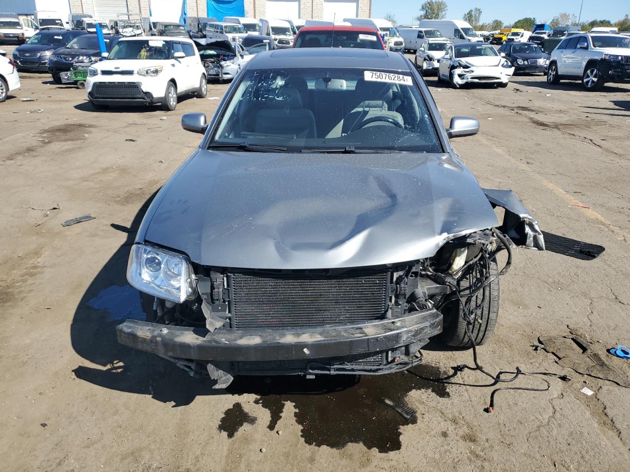 2004 Volkswagen Passat - Image 5