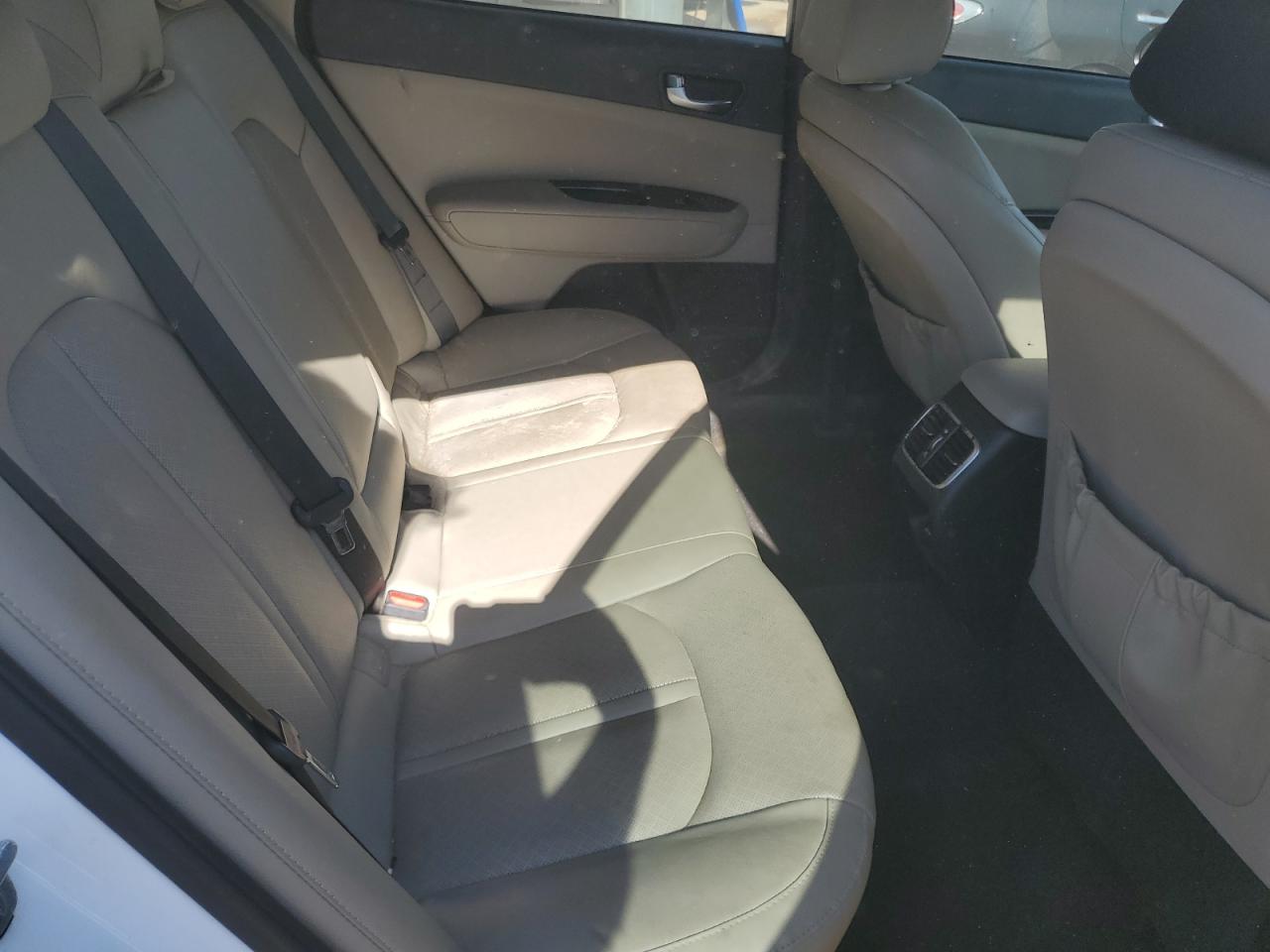 2017 Kia Optima - Image 10