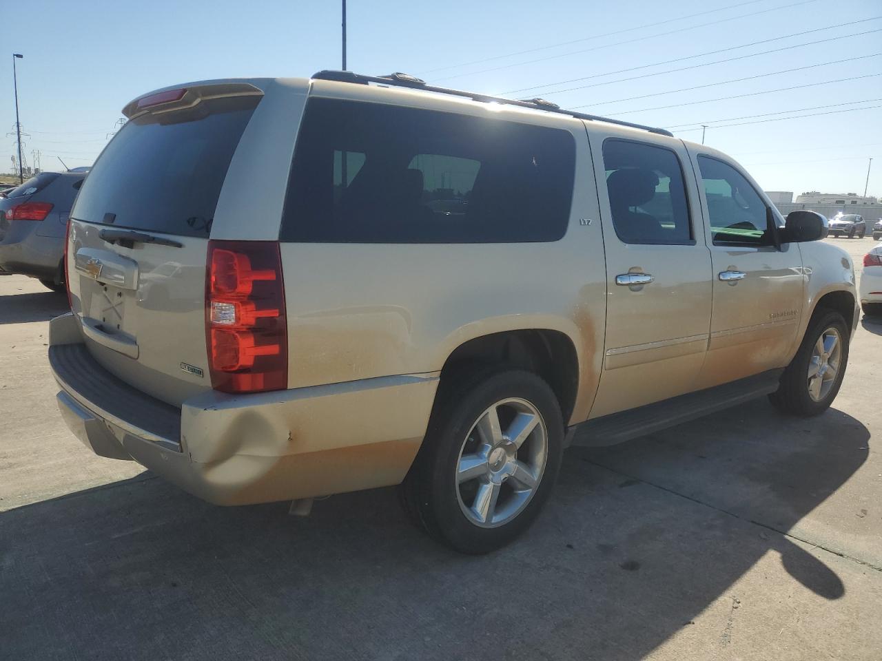 2012 Chevrolet Suburban - Image 3