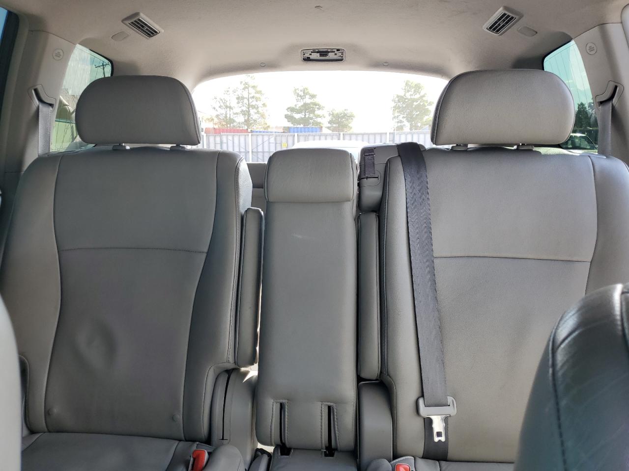 2011 Toyota Highlander - Image 10
