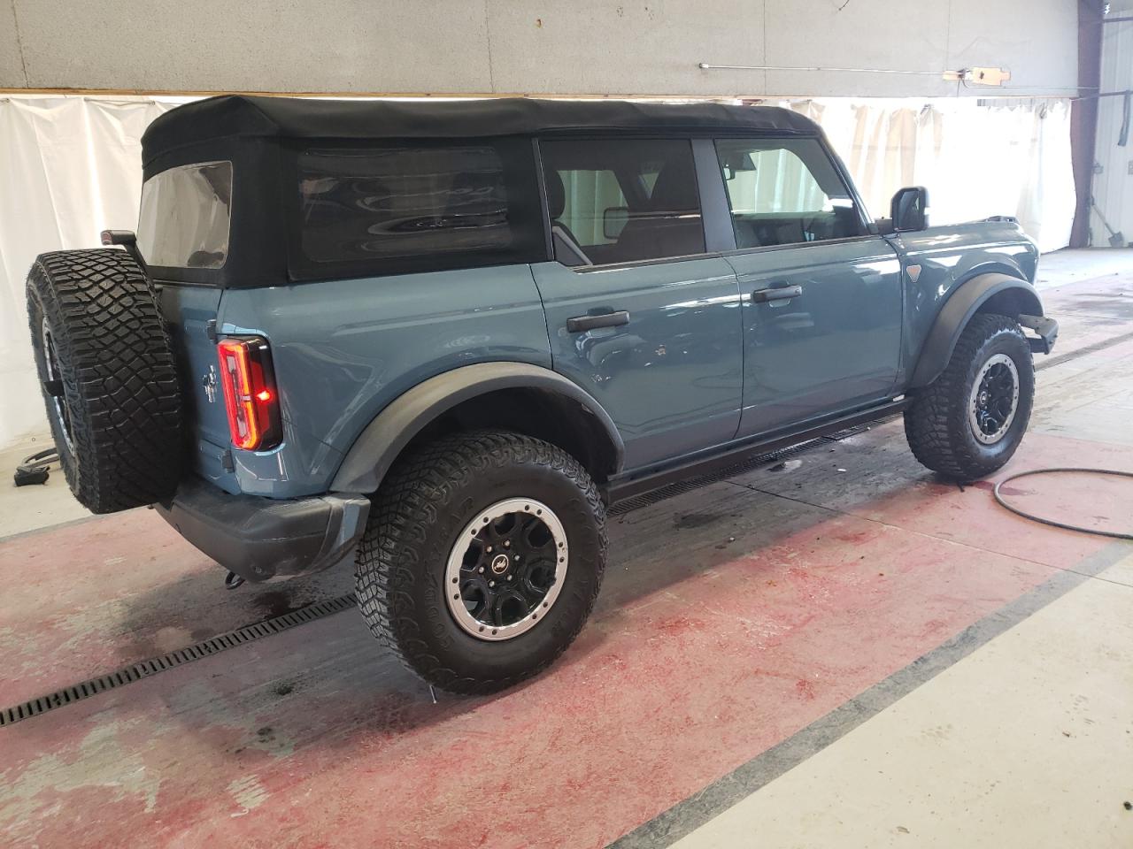 2022 Ford Bronco - Image 3