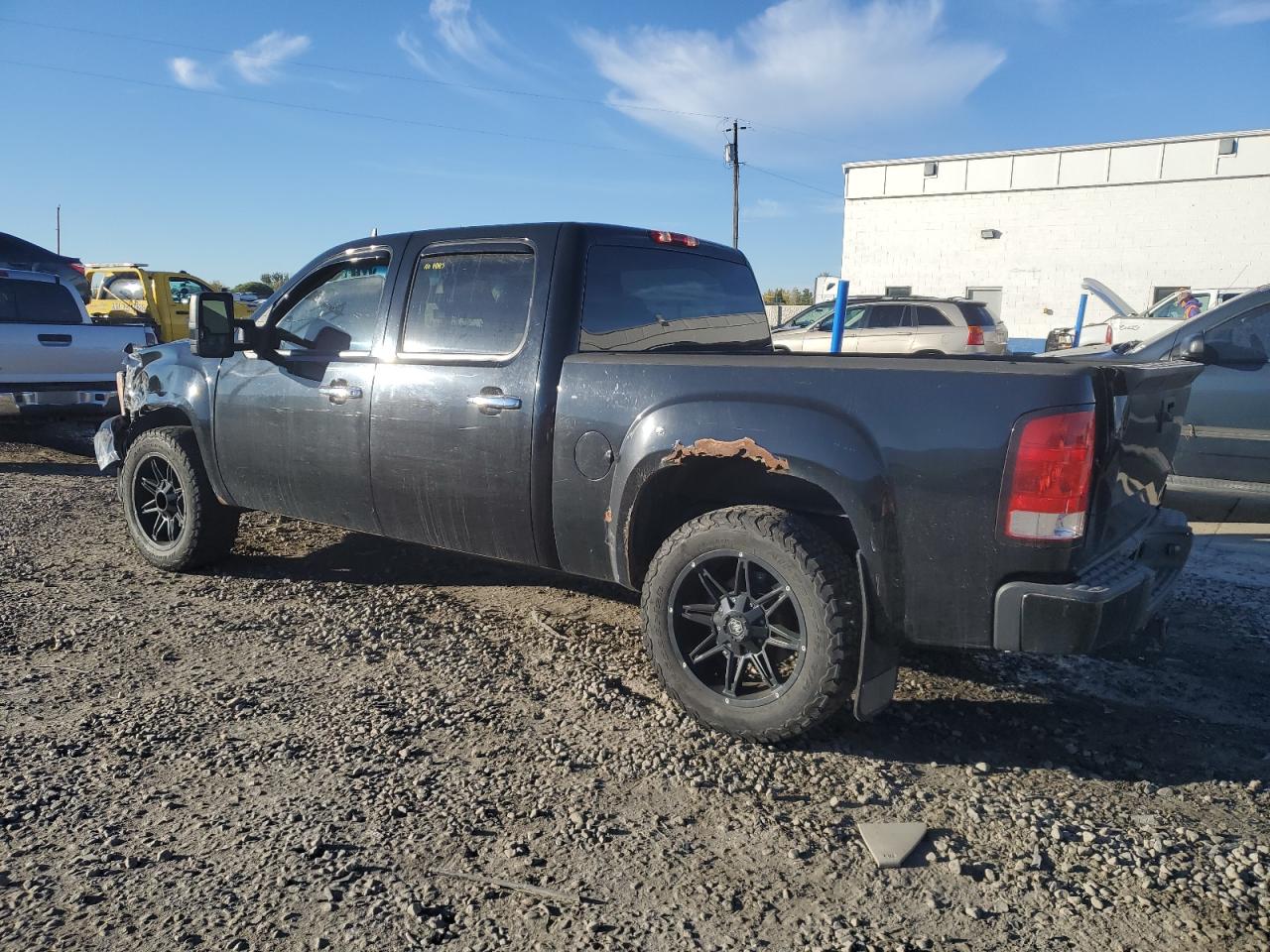 2011 GMC Sierra - Image 2