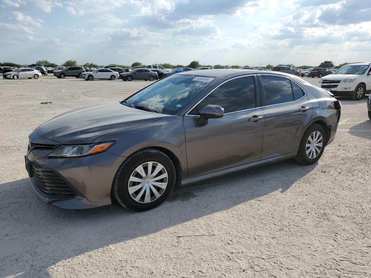 4T1B11HK5JU564489 2018 TOYOTA CAMRY - Image 1